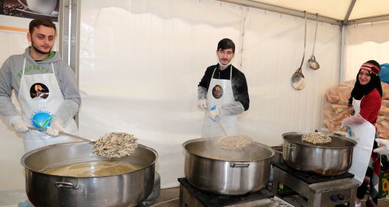 Ümraniye'de 3 ton hamsi vatandaşlara dağıtıldı