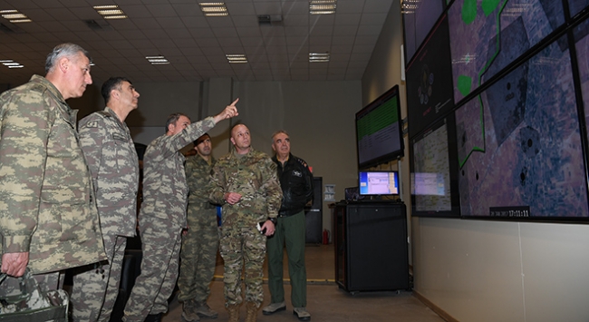 Genelkurmay Başkanı Akar İncirlik Üssü'nde