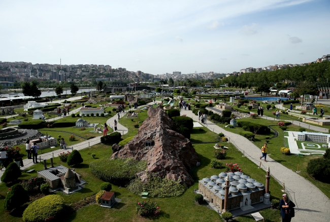 Miniatürk'te yenilenen maketler ziyaretçilerle buluştu