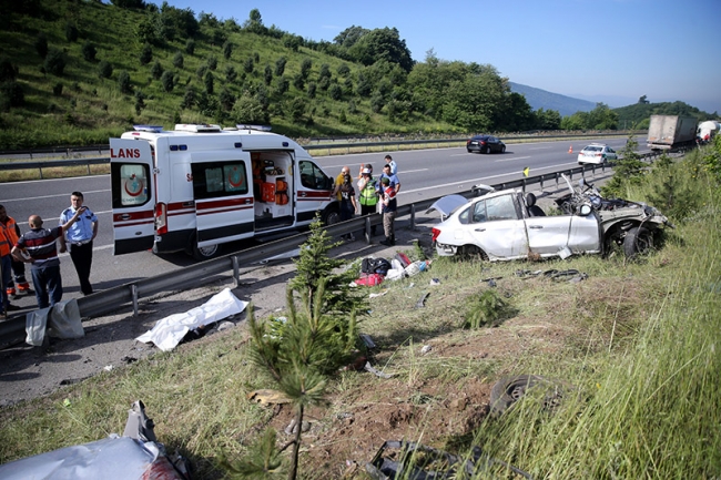 Düzce'de trafik kazası: 4 ölü, 1 yaralı