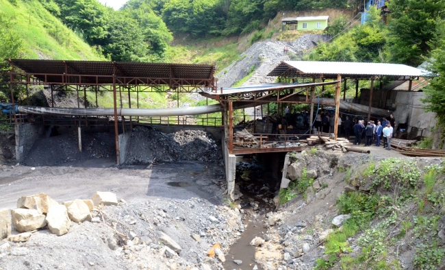 Göçük altında kalan işçinin cenazesine 31 saat sonra ulaşıldı