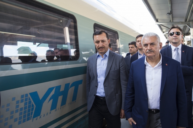 Başbakan Yıldırım, Polatlı'dan Ankara'ya yüksek hızlı trenle döndü