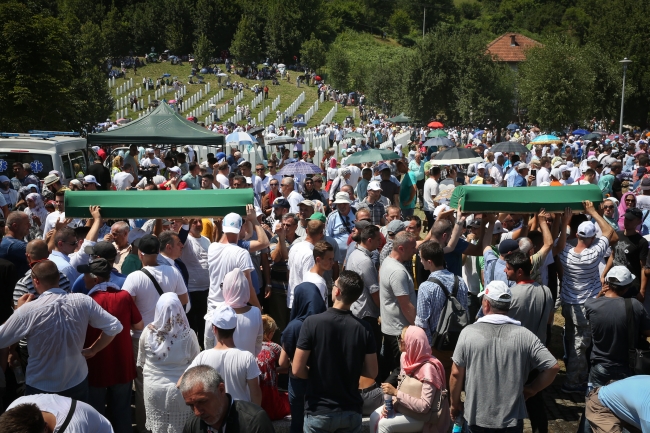 Srebrenitsa soykırımının 71 kurbanı daha toprağa verildi