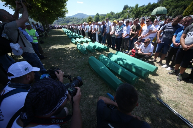 Srebrenitsa soykırımının 71 kurbanı daha toprağa verildi