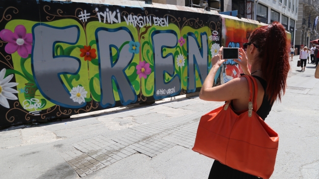 Şehit Eren Bülbül için İstiklal Caddesi'nde grafiti yapıldı