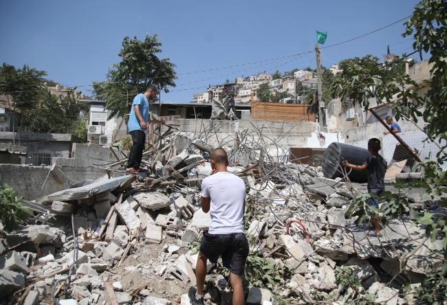 İsrail Filistinlilerin evlerini yıkmaya devam ediyor