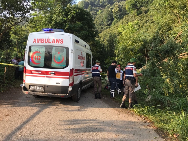 İşçileri taşıyan traktör devrildi: Ölü ve yaralılar var