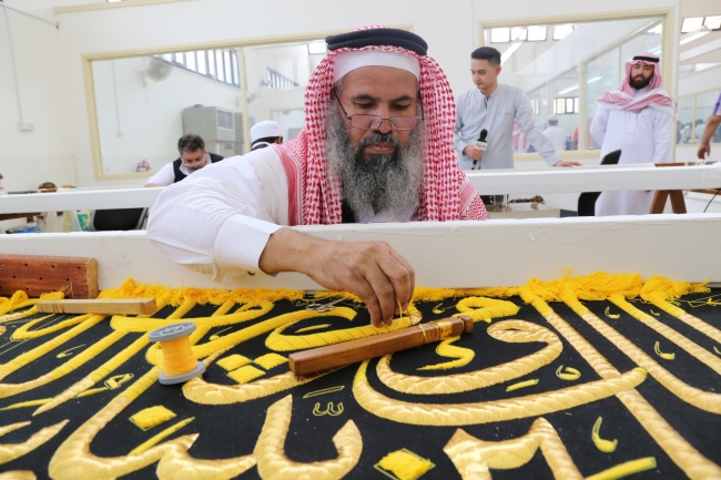 Kabe, yeni örtüsünü bekliyor
