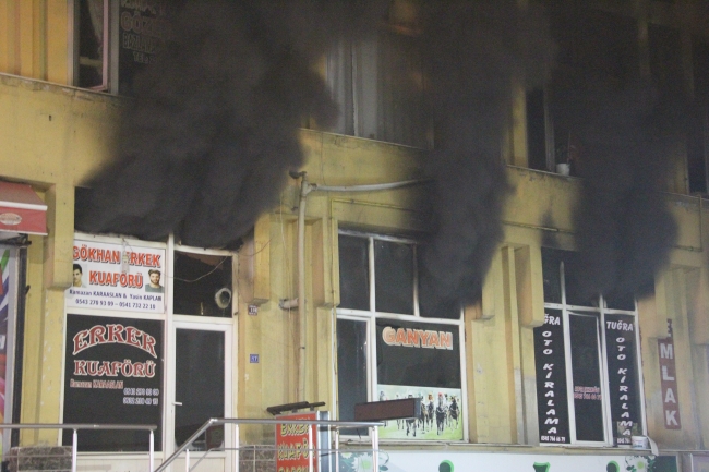 Yozgat'ta 67 konut, 380 dükkanın bulunduğu iş merkezinde yangın