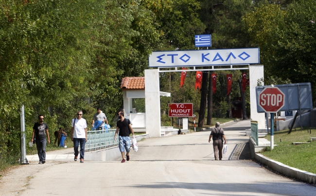 Doğaseverlerden sınır kapısı çevresinde temizlik