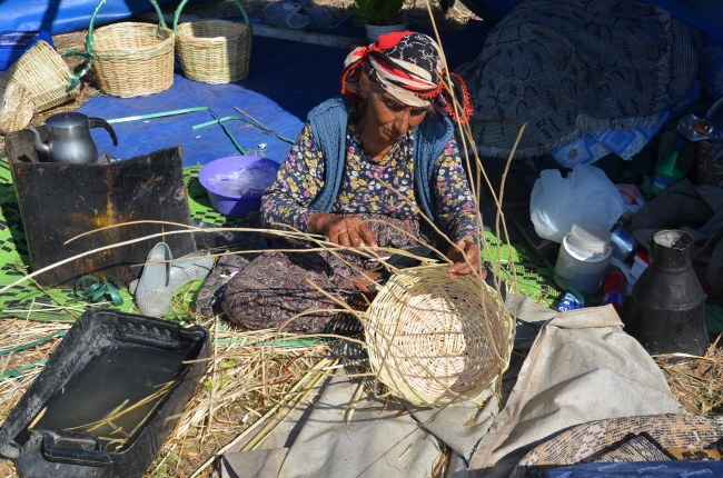 Sepetçiler ata mesleği için ter döküyor