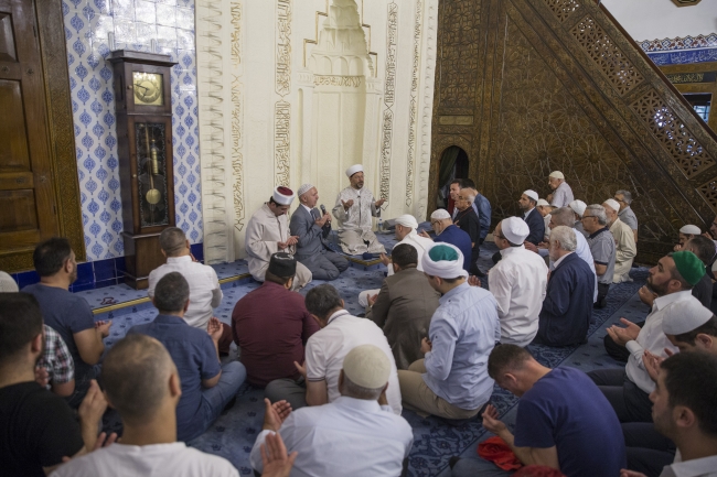 Erbaş, Hacı Bayram Camisi'nde sabah namazı kıldırdı