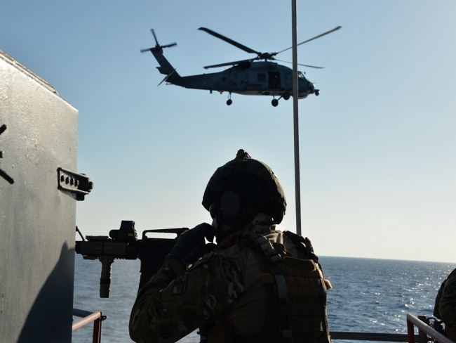 Deniz Kuvvetleri'nden nefes kesen tatbikat