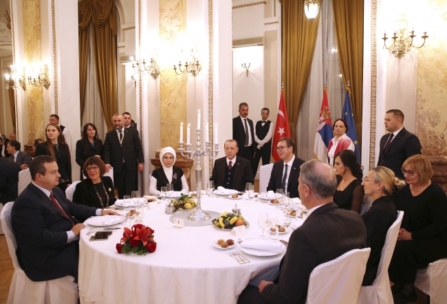 Erdoğan ile Vucic Belgrad'da Simit Sarayı'nı ziyaret etti