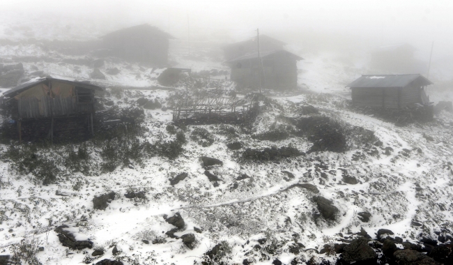 Ardahan'ın yüksek kesimleri beyaza büründü