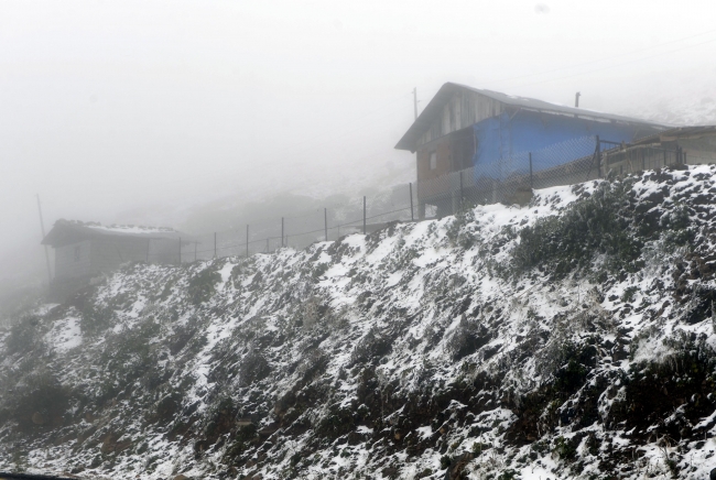 Ardahan'ın yüksek kesimleri beyaza büründü