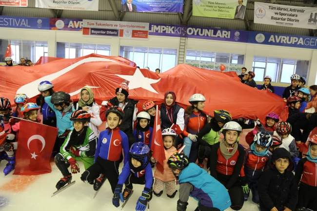 Cumhuriyet Bayramı'nı buzda kutladılar