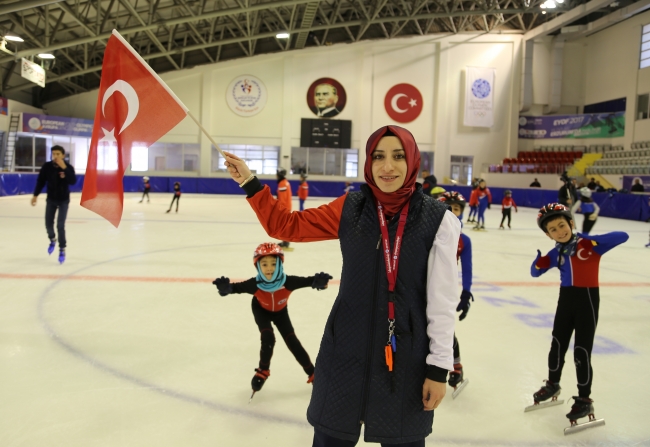 Cumhuriyet Bayramı'nı buzda kutladılar