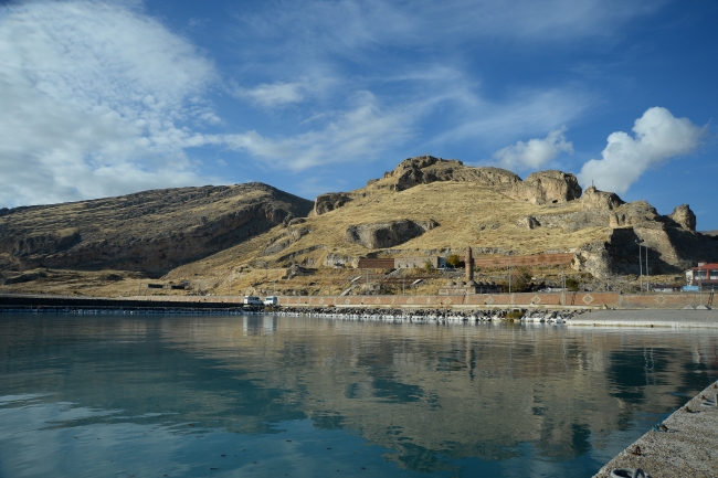 Van Gölü'nde 3 bin yıllık kale kalıntısı bulundu