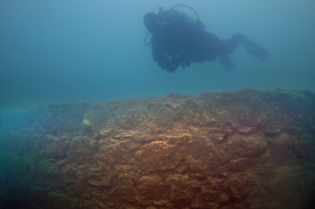 Van Gölü'nde 3 bin yıllık kale kalıntısı bulundu
