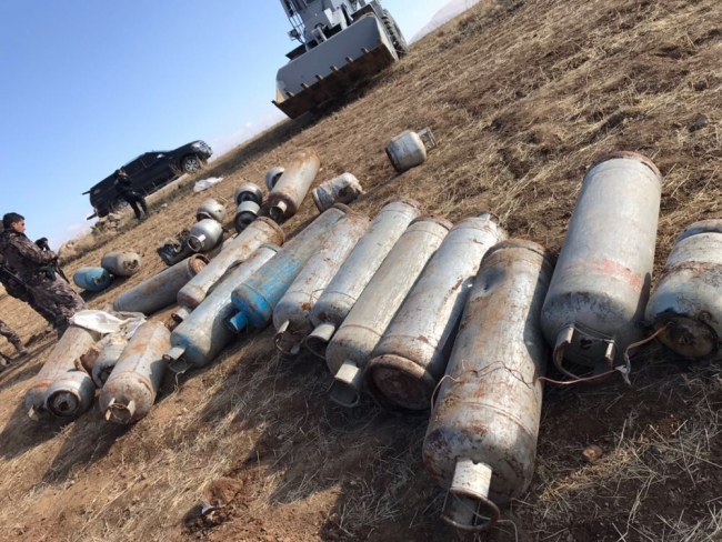 Van kırsalında bomba yapımında kullanılan malzemeler ele geçirildi