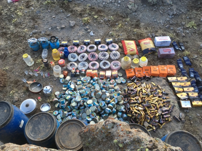 Van kırsalında bomba yapımında kullanılan malzemeler ele geçirildi