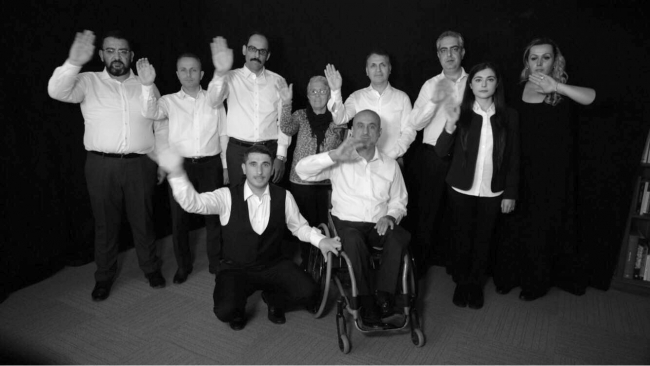 Cumhurbaşkanlığı Sözcüsü İbrahim Kalın engelliler için söyledi Cumhurbaşkanlığı Sözcüsü Kalın'dan engelliler için işaret diliyle türkü