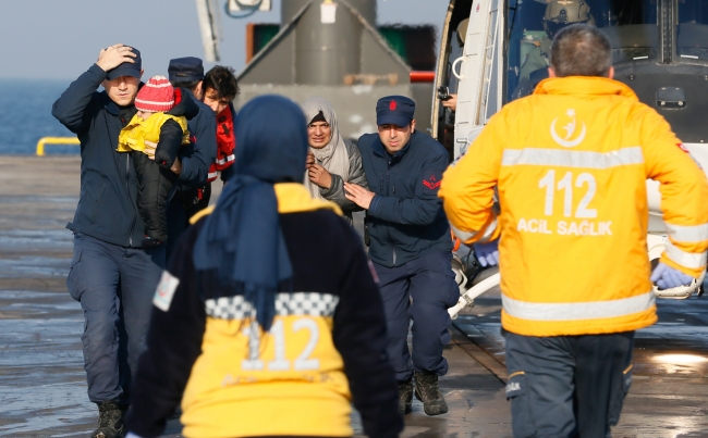 Kayalıklarda mahsur kalan göçmenlerin tamamı kurtarıldı