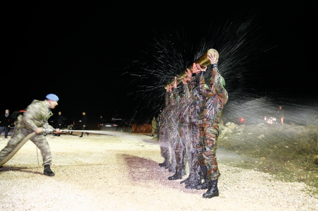 Başbakan Binali Yıldırım, komandoların zorlu eğitimini izledi
