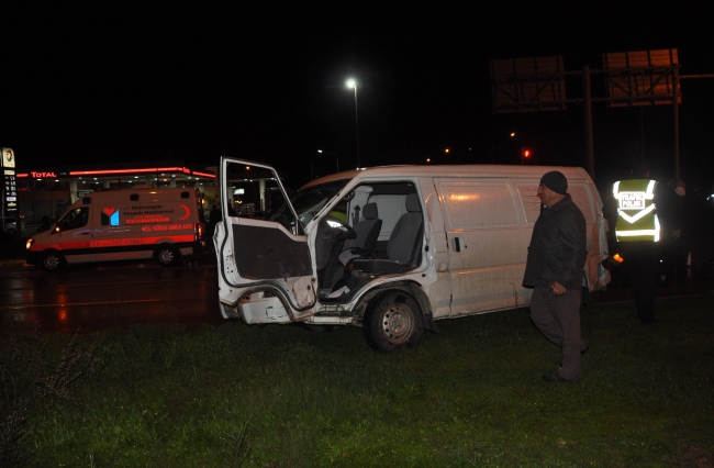 Antalya'da yolcu otobüsü ile minibüs çarpıştı