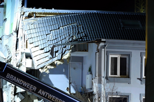 Belçika'da patlama sonucu bina yıkıldı: 2 ölü, 14 yaralı