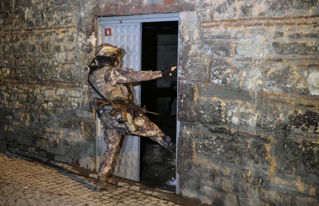 İstanbul'da eş zamanlı uyuşturucu operasyonu