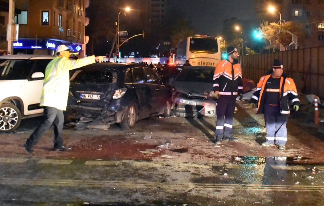 İstanbul'da kontrolden çıkan yolcu otobüsü karşı şeride geçti