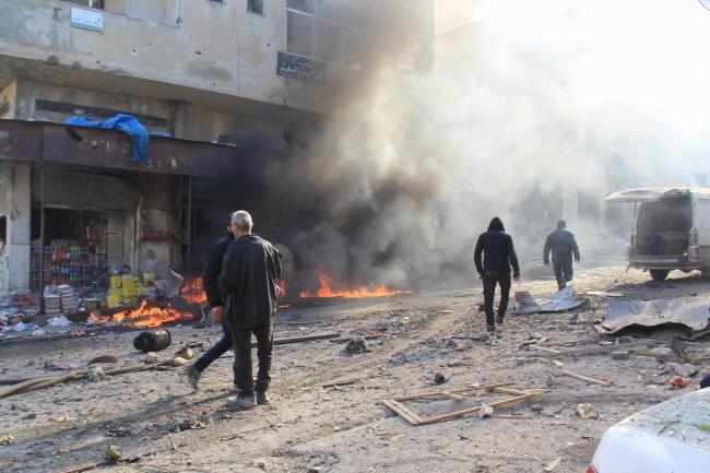 İdlib'de pazar yerine hava saldırısı