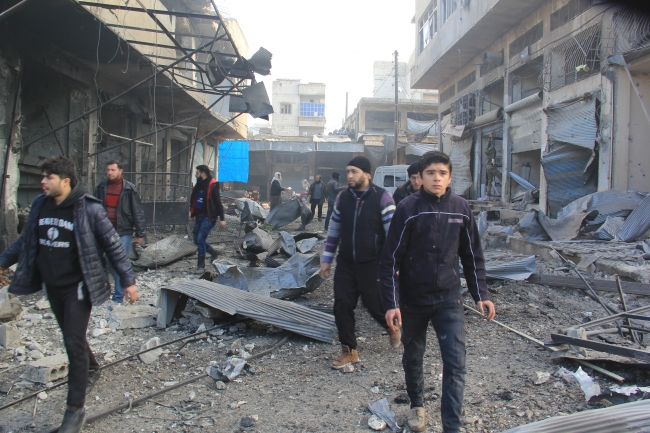 İdlib'de pazar yerine hava saldırısı