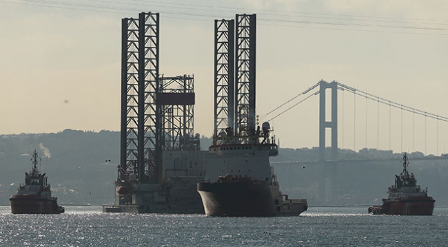 Dev platform ikinci denemesinde İstanbul Boğazı'ndan geçti