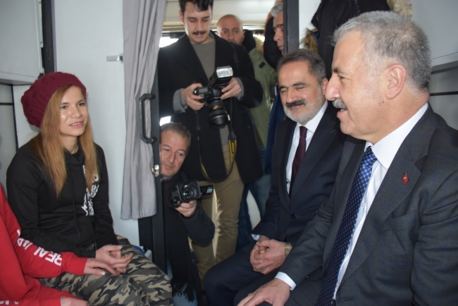 Ulaştırma Bakanı Ahmet Arslan Doğu Ekspresi ile yolculuk yaptı