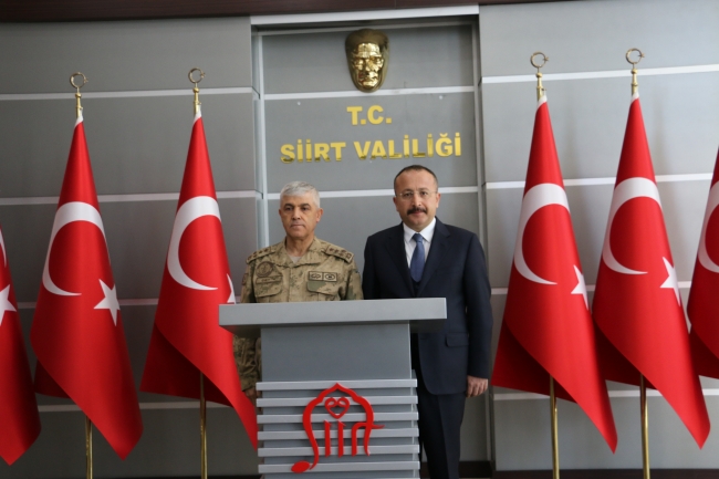 Jandarma Genel Komutanı Orgeneral Arif Çetin Siirt'te esnafı ziyaret etti