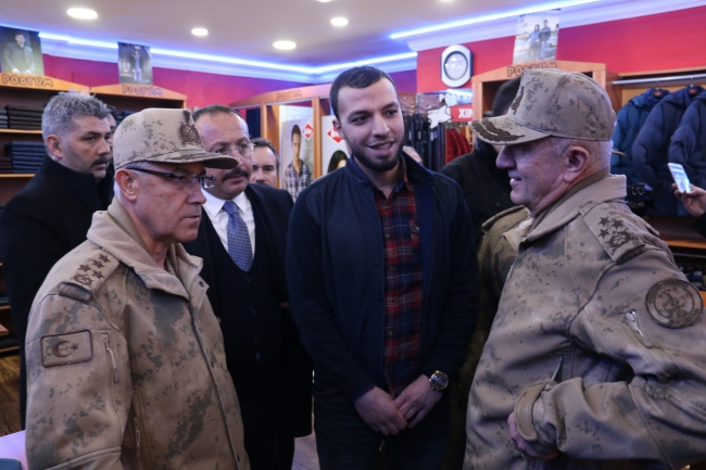 Jandarma Genel Komutanı Orgeneral Arif Çetin Siirt'te esnafı ziyaret etti