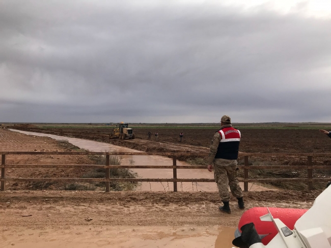 Şanlıurfa'da askeri araç dereye devrildi