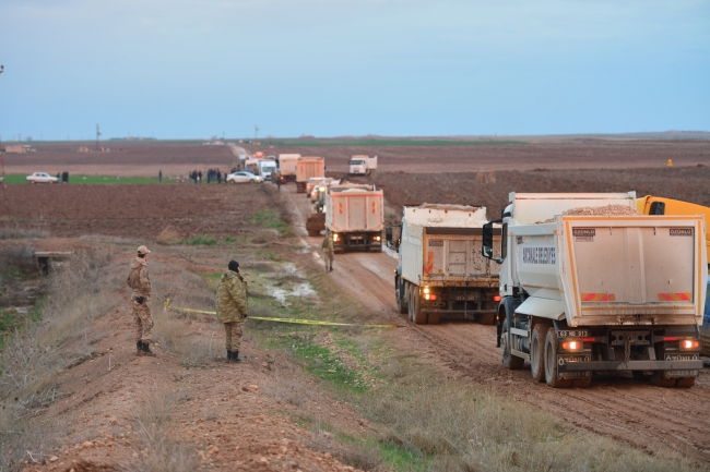 Şanlıurfa'da askeri araç dereye devrildi