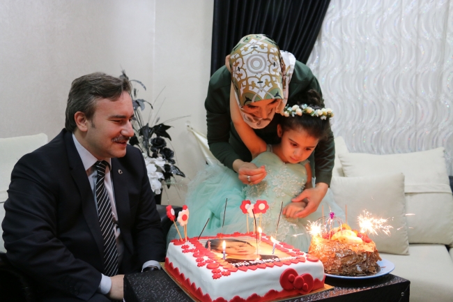 Şehit kızına doğum günü sürprizi