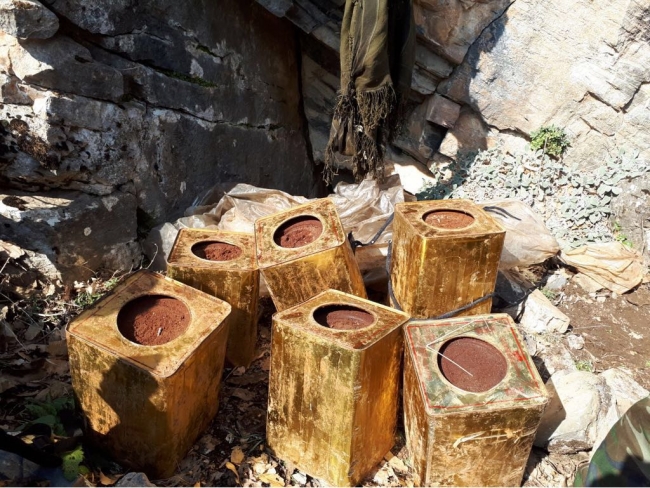 Bitlis'te teröristlere ait patlayıcı ve yaşam malzemesi bulundu