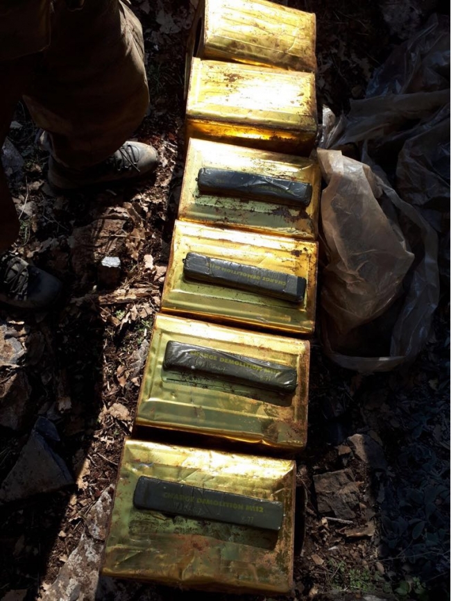 Bitlis'te teröristlere ait patlayıcı ve yaşam malzemesi bulundu