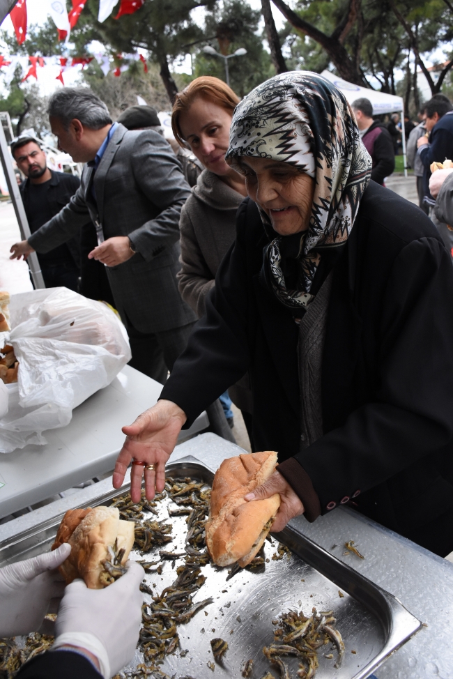 Şölende 5 ton hamsi dağıtıldı