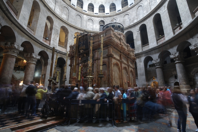 Kudüs'teki Kıyamet Kilisesi'nde ibadet başladı