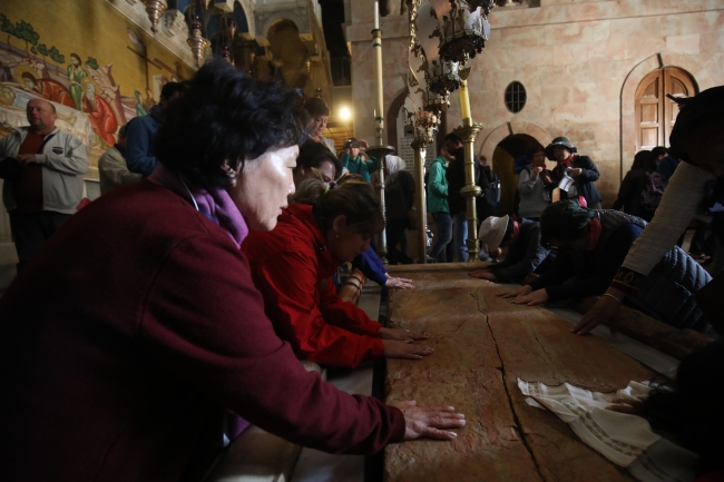 Kudüs'teki Kıyamet Kilisesi'nde ibadet başladı