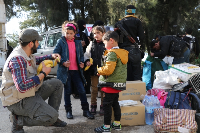 1055 sivil Esed'in ablukasındaki El Kadem'den İdlib'e gönderildi