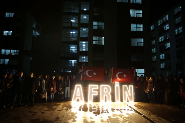 Yurt ışıkları Mehmetçik için yandı