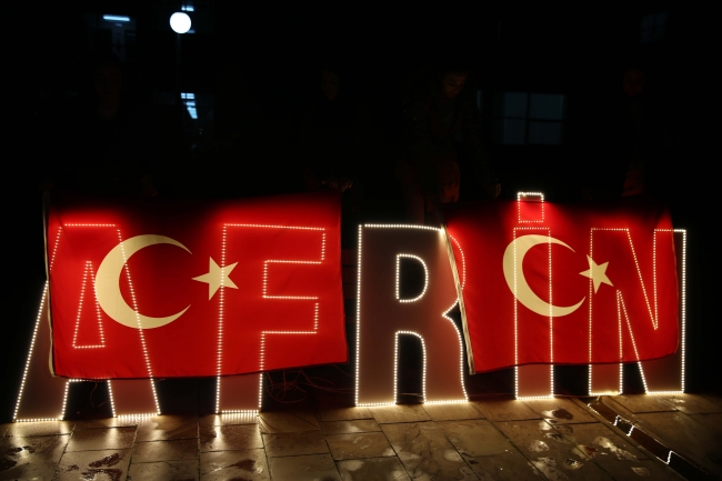 Yurt ışıkları Mehmetçik için yandı